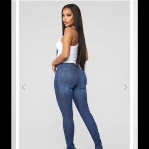 HIGH RISE SKINNY RIPPED KNEE DENIM